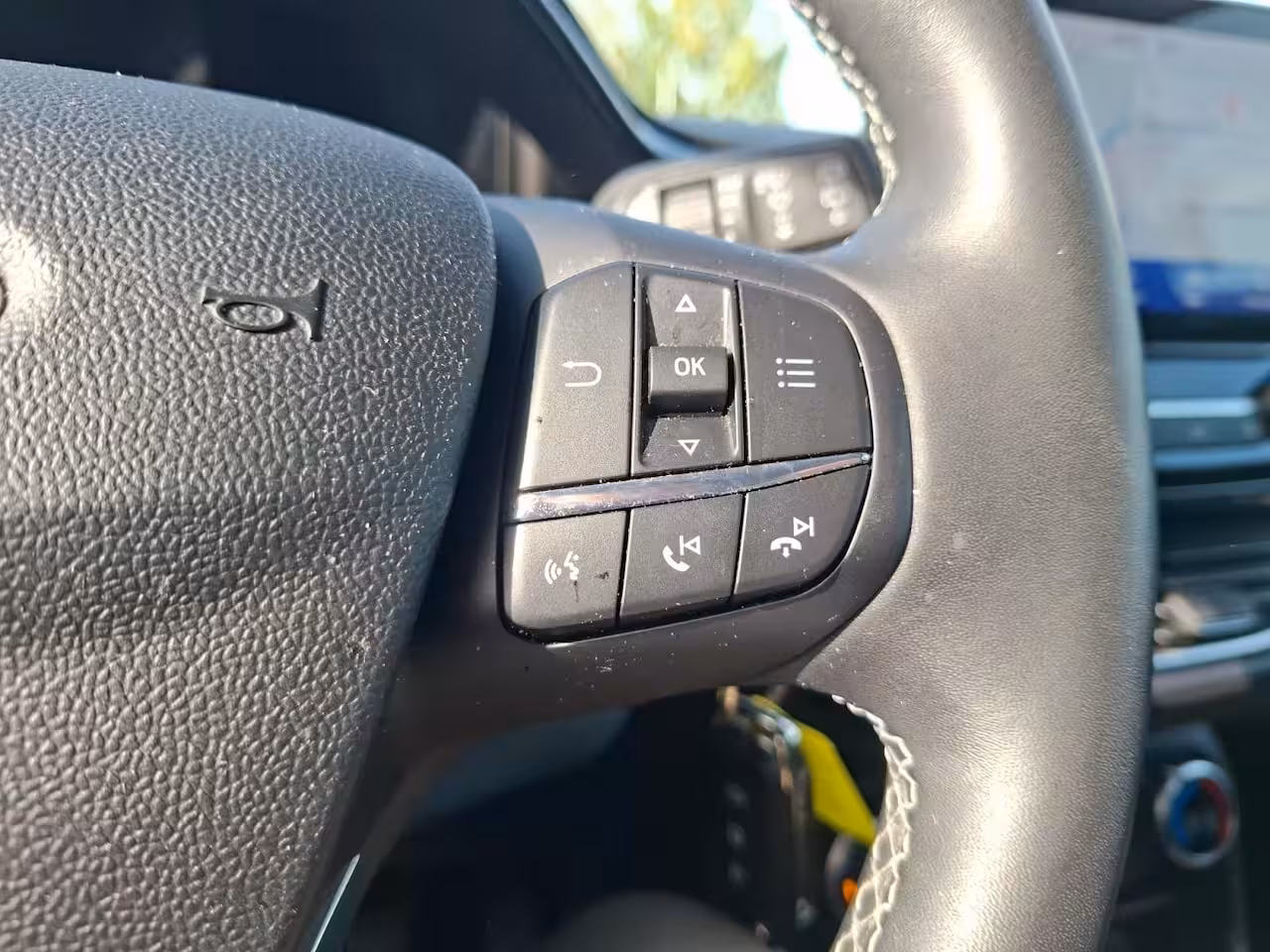 Ford Puma 1.0 EcoBoost Hybrid Titanium | Dealeronderhouden | Trekhaak afneembaar | Navigatie | Achte