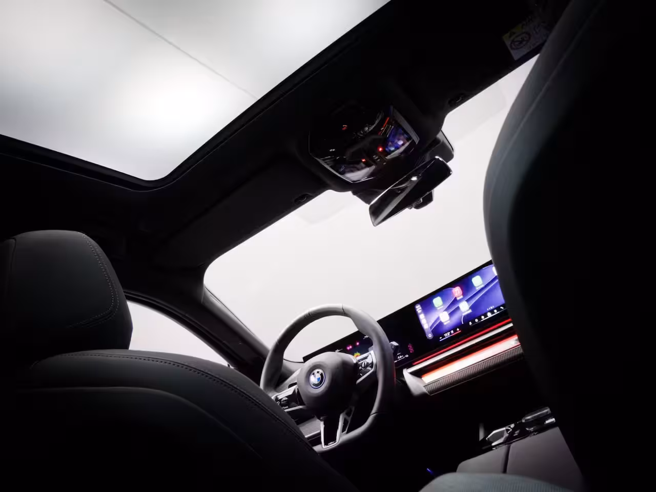 BMW 5-serie Touring 550e xDrive M-Sport (MAXTON, 4-WIELBESTURING, PANO, HARMAN/KARDON, STOELVENTILATIE, HEAD-U