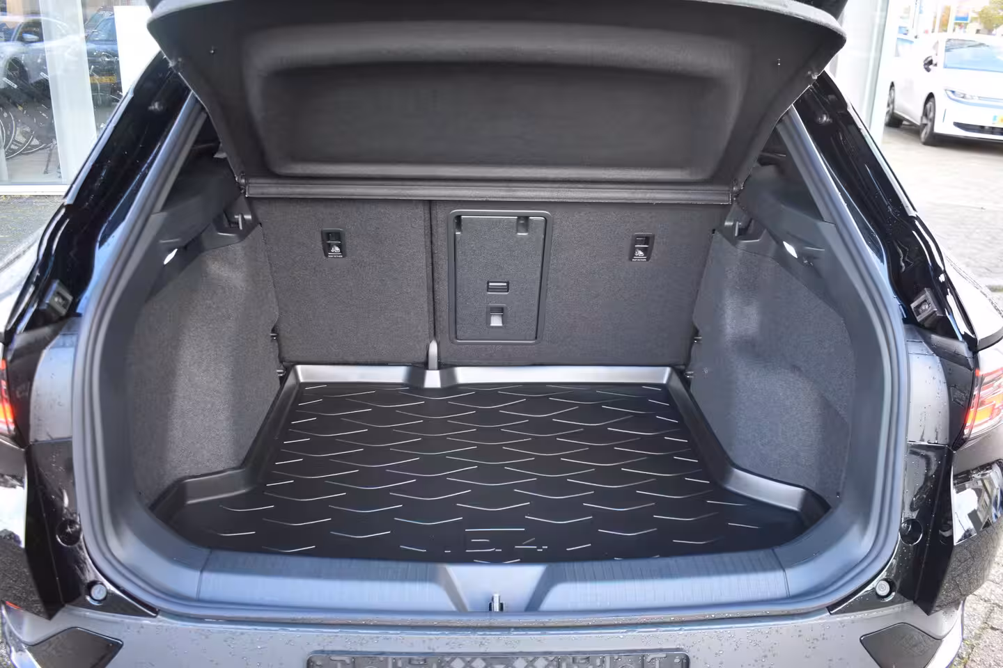 Volkswagen ID.4 Pro Limited Edition Plus | 'App-Connect' draadloze smartphone integratie | Achterbank in o