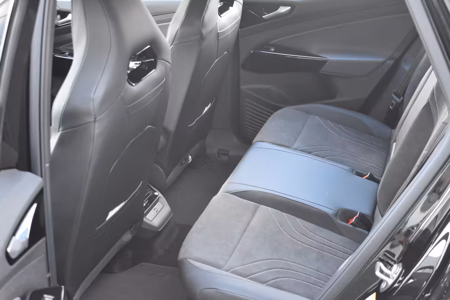Volkswagen ID.4 Pro Limited Edition Plus | 'App-Connect' draadloze smartphone integratie | Achterbank in o