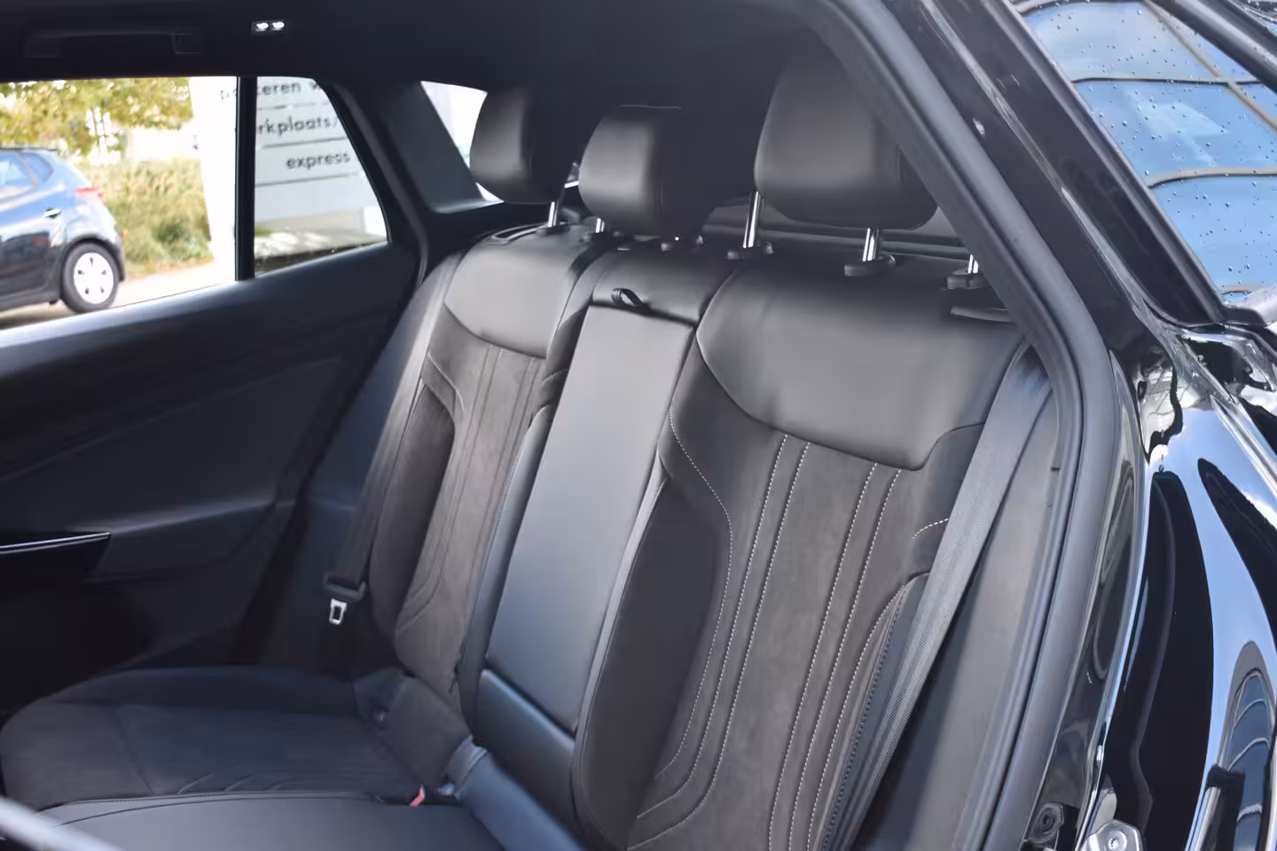 Volkswagen ID.4 Pro Limited Edition Plus | 'App-Connect' draadloze smartphone integratie | Achterbank in o