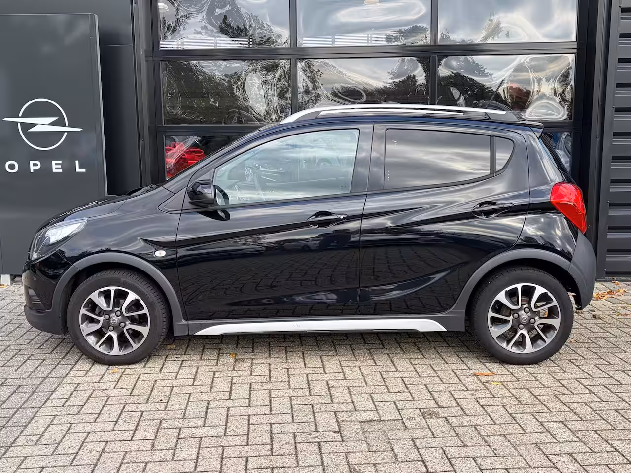 Opel Karl 1.0 Rocks 75 PK Online Edition | NAVIGATIE + APPLE CARPLAY/ANDROID AUTO| PARKEERSENSOREN A