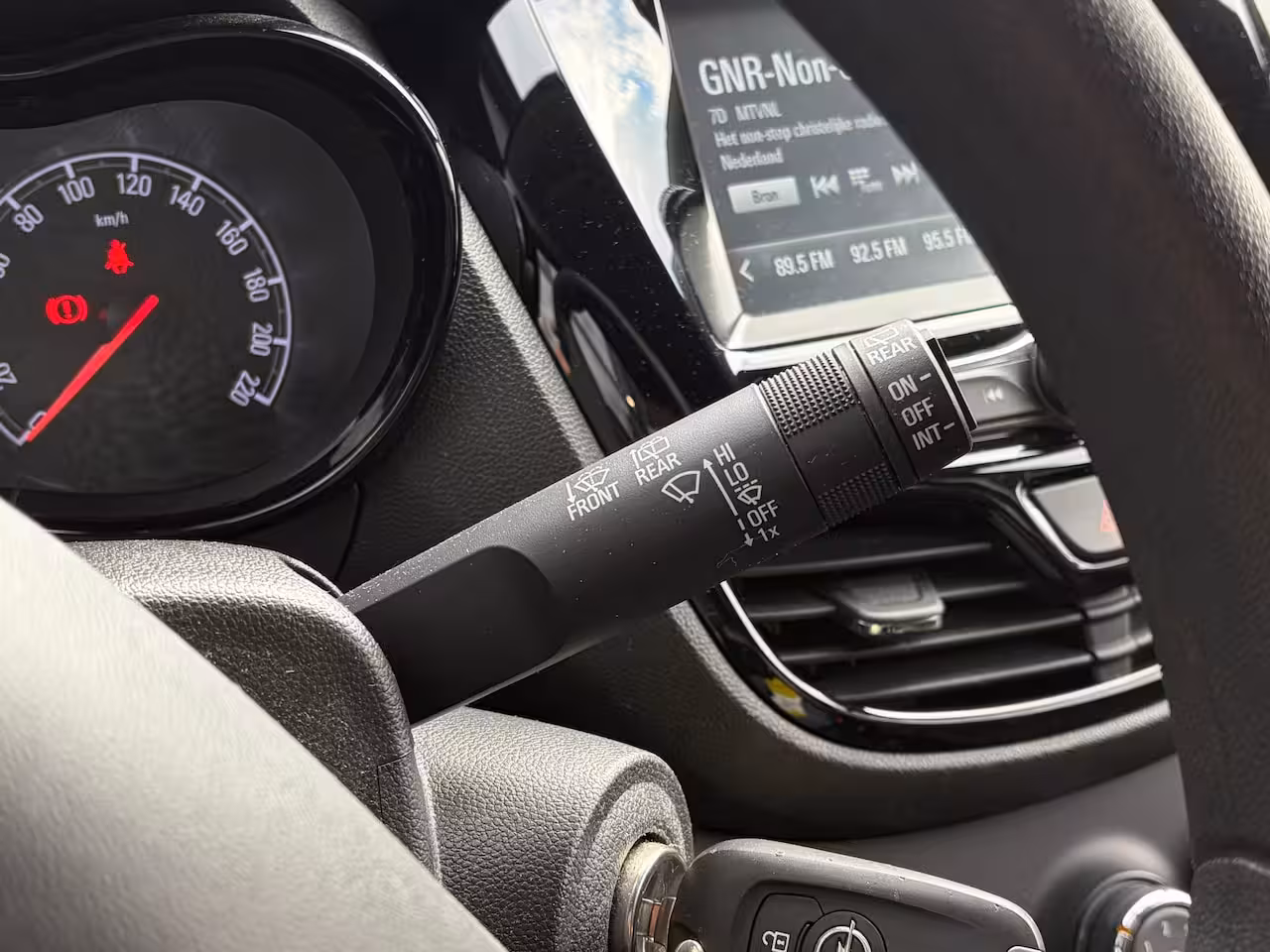 Opel Karl 1.0 Rocks 75 PK Online Edition | NAVIGATIE + APPLE CARPLAY/ANDROID AUTO| PARKEERSENSOREN A