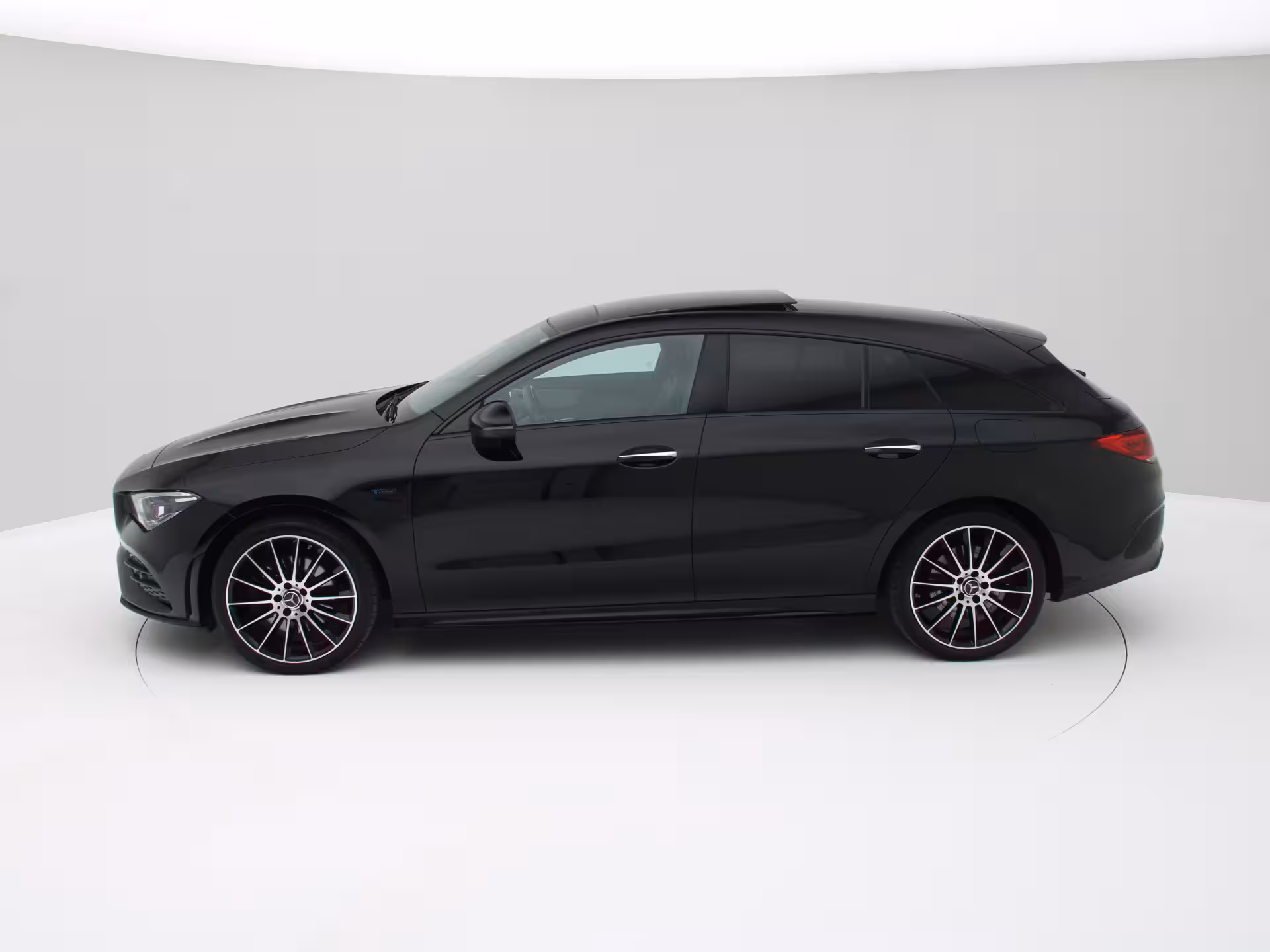 Mercedes-Benz CLA-klasse Shooting Brake 250 e AMG Pano, Distronic, Camera, Burmester