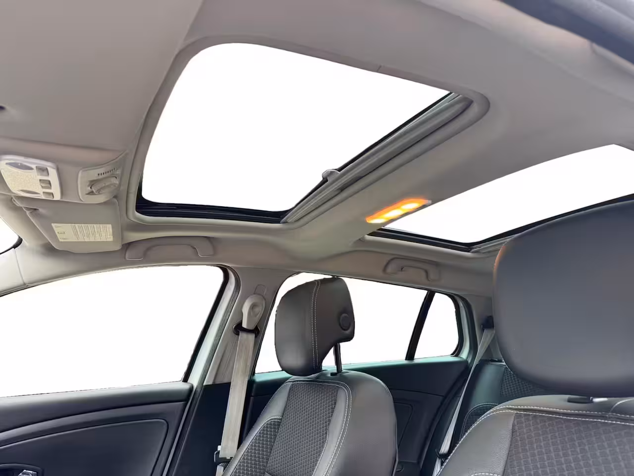 Renault Mégane Estate 1.2 TCe Bose | Automaat | Panoramadak | Trekhaak | Bose Sound | Half Leder bekleding | 12