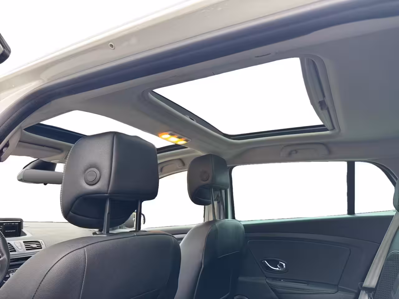 Renault Mégane Estate 1.2 TCe Bose | Automaat | Panoramadak | Trekhaak | Bose Sound | Half Leder bekleding | 12