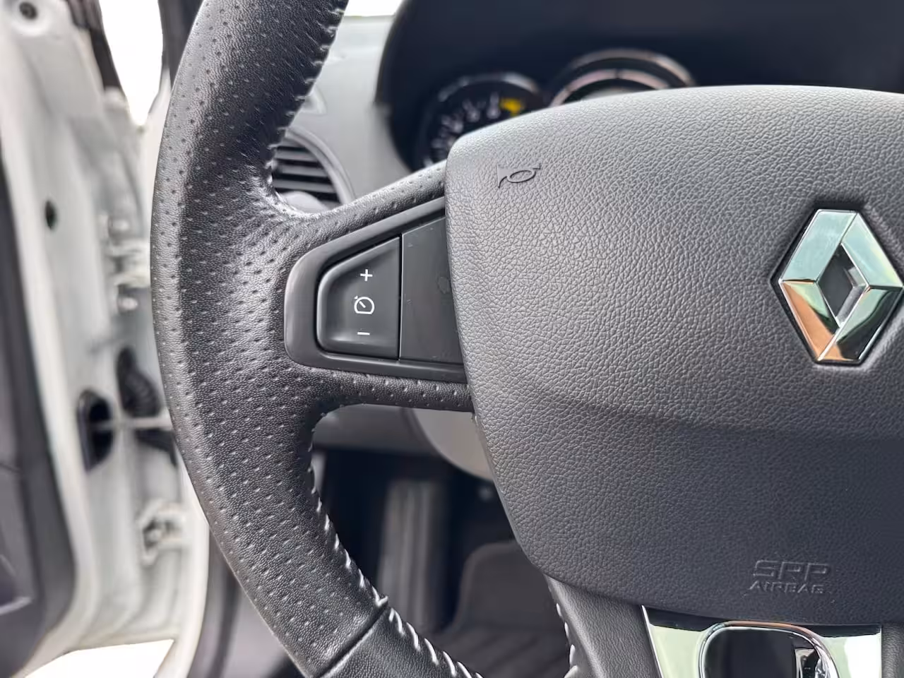 Renault Mégane Estate 1.2 TCe Bose | Automaat | Panoramadak | Trekhaak | Bose Sound | Half Leder bekleding | 12