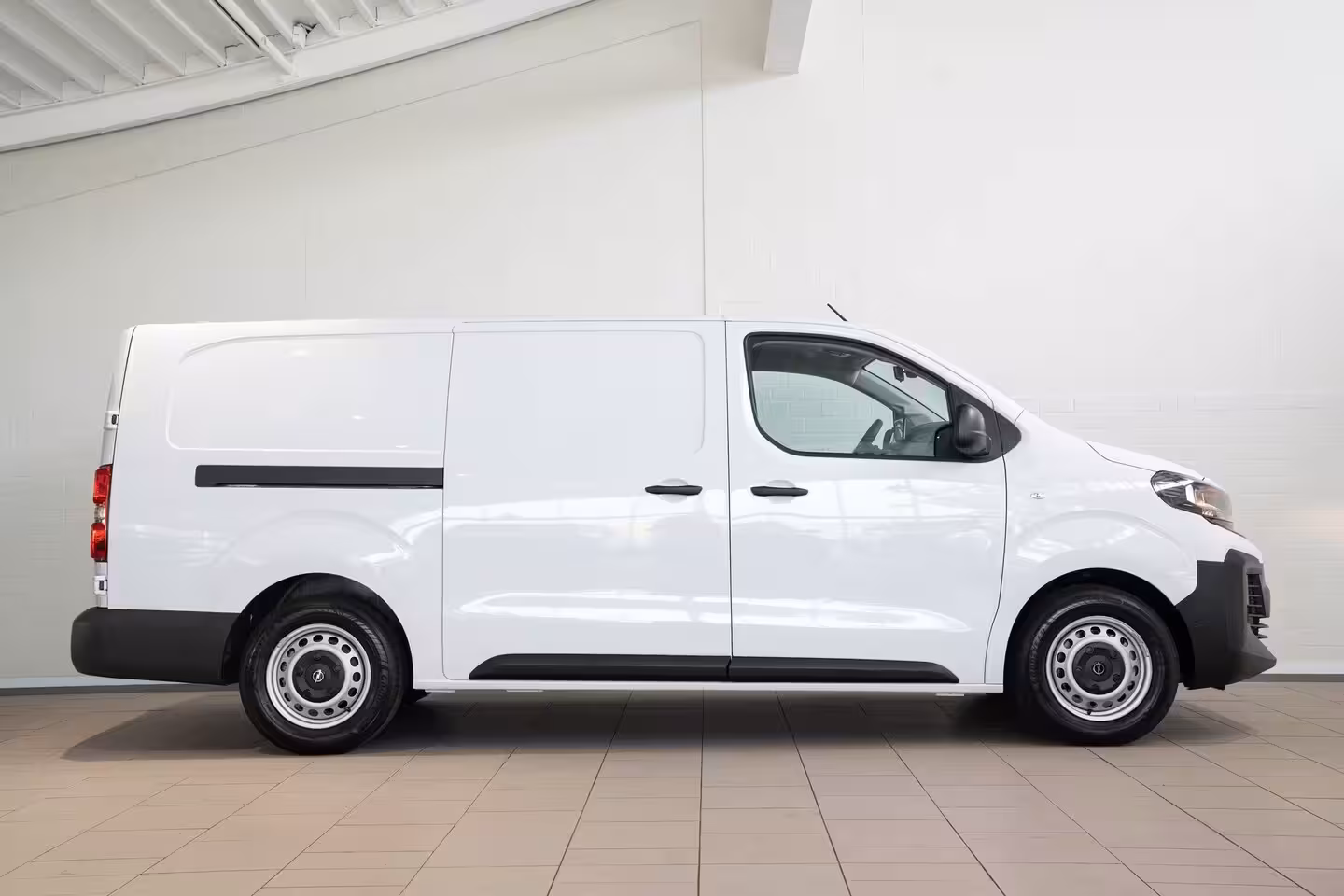 Opel Vivaro Electric L3 75 kWh | Tot 8 Jaar Garantie | Apple Carplay & Android Auto | Camera | Parkeersensoren