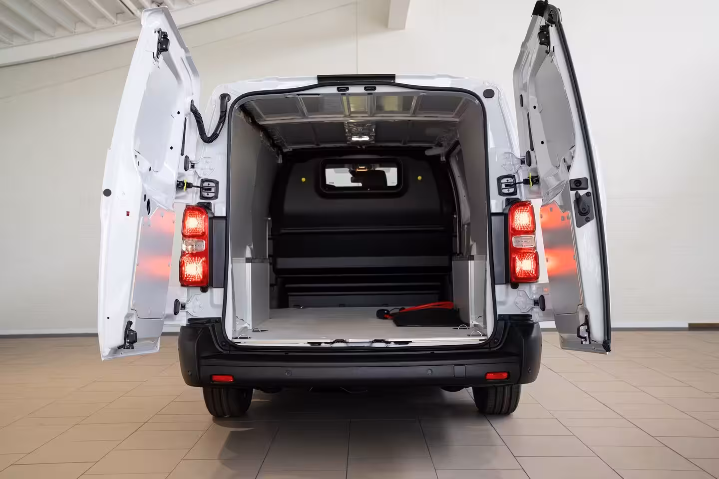 Opel Vivaro Electric L3 75 kWh | Tot 8 Jaar Garantie | Apple Carplay & Android Auto | Camera | Parkeersensoren