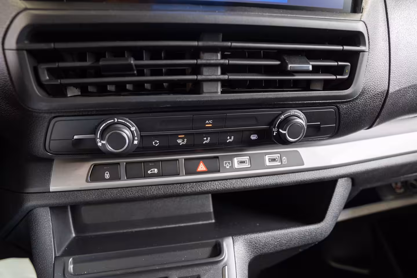 Opel Vivaro Electric L3 75 kWh | Tot 8 Jaar Garantie | Apple Carplay & Android Auto | Camera | Parkeersensoren