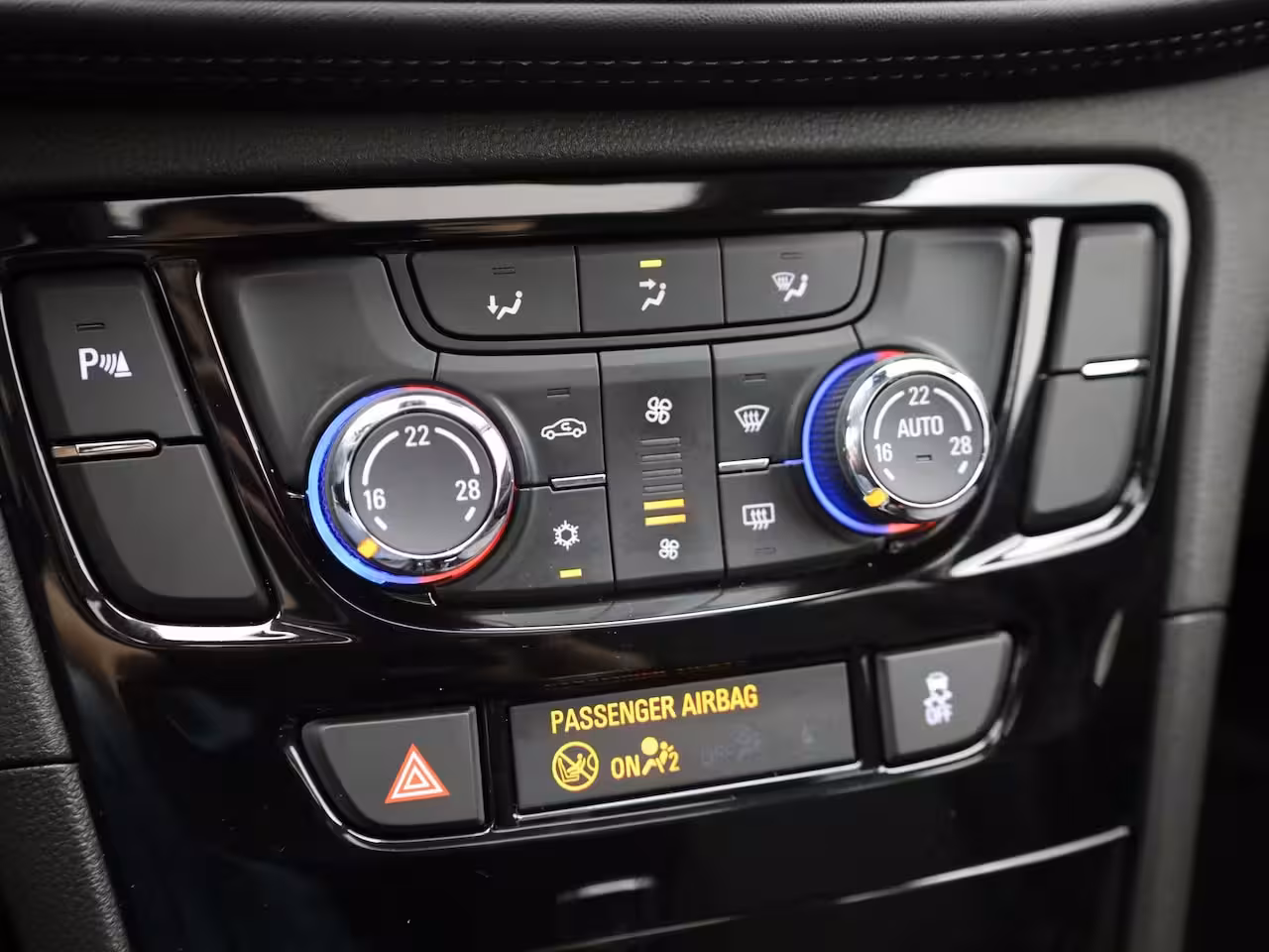 Opel Mokka X 1.4 Turbo Aut. Innovation | Trekhaak | Camera | Keyless | Schuif/kantel dak | Allseason ba