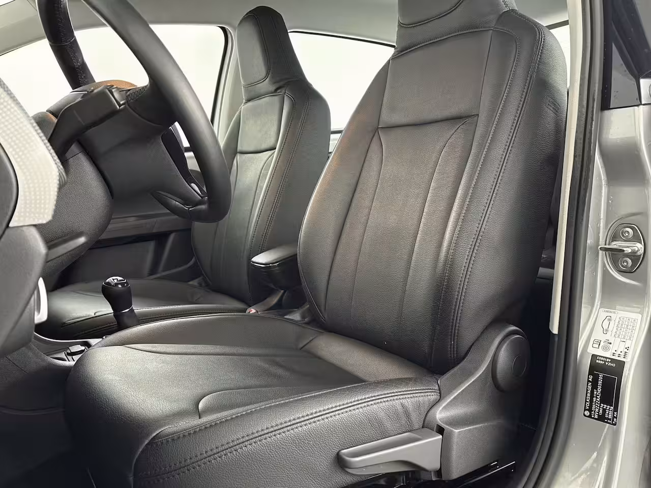 Volkswagen Up! 1.0 TSI BMT high up | 90 PK | 5-deurs | Origineel Nederlands Voertuig | Lederen bekleding