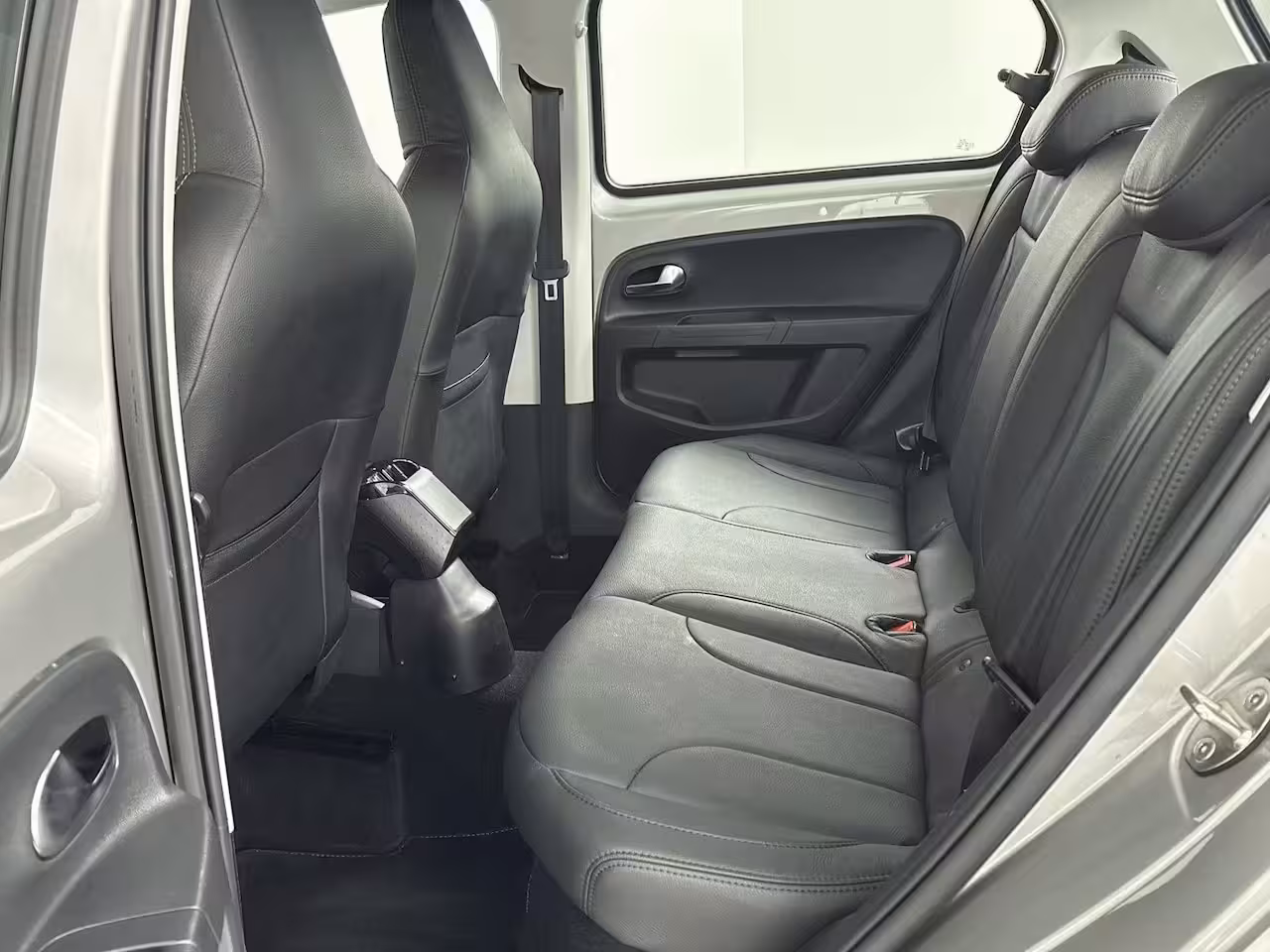 Volkswagen Up! 1.0 TSI BMT high up | 90 PK | 5-deurs | Origineel Nederlands Voertuig | Lederen bekleding
