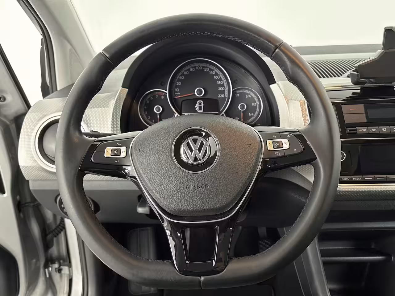 Volkswagen Up! 1.0 TSI BMT high up | 90 PK | 5-deurs | Origineel Nederlands Voertuig | Lederen bekleding