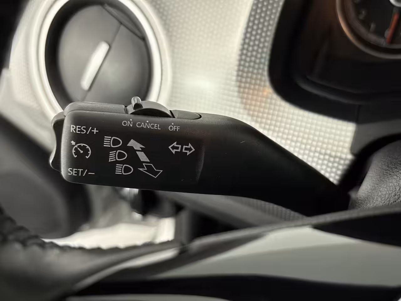 Volkswagen Up! 1.0 TSI BMT high up | 90 PK | 5-deurs | Origineel Nederlands Voertuig | Lederen bekleding