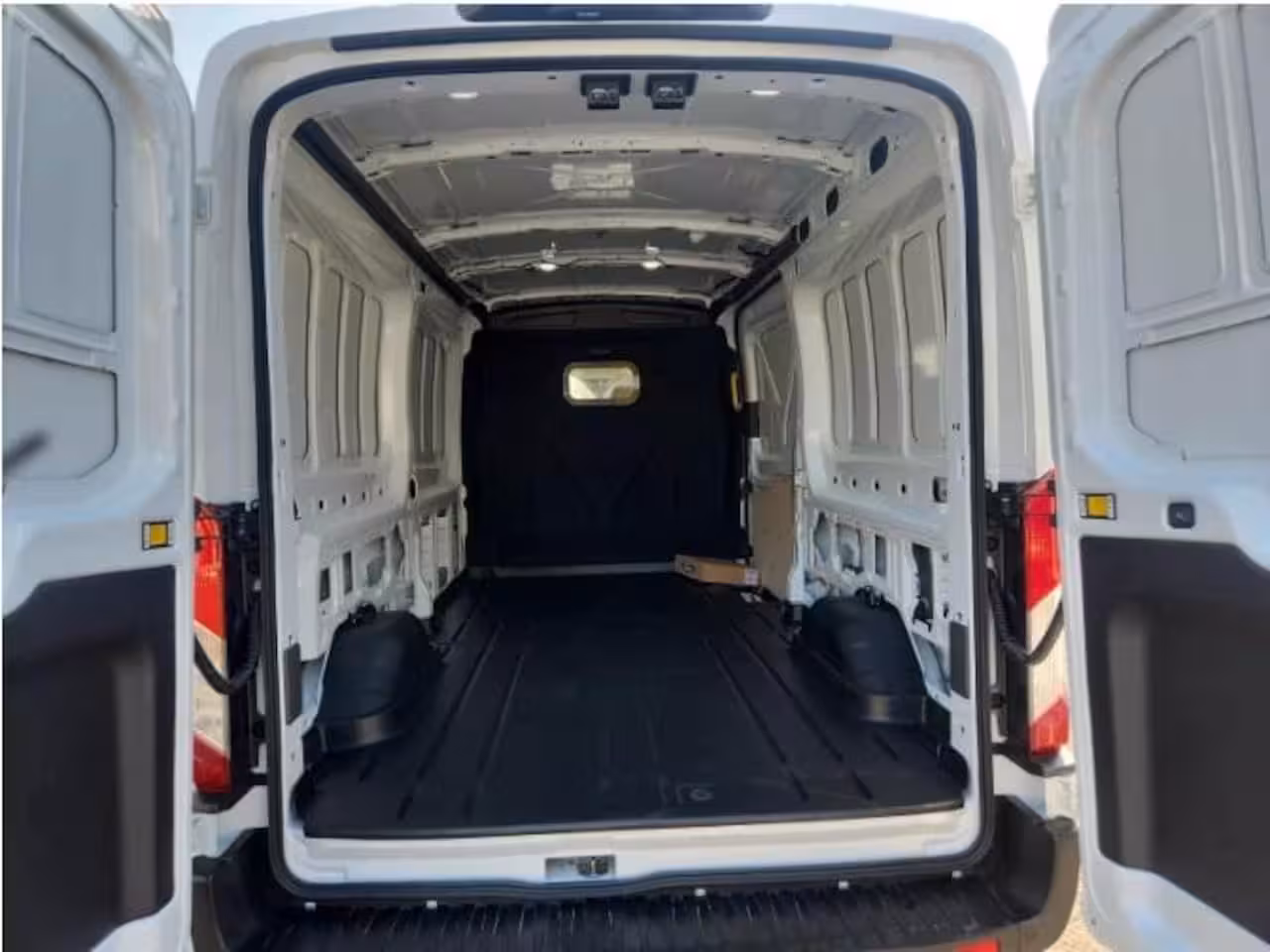 Ford E-Transit 350 L3H2 Trend 89 kWh 184 pk | WLTP 341 km rijbereik | Navigatie pakket | Trekhaakvoorbere