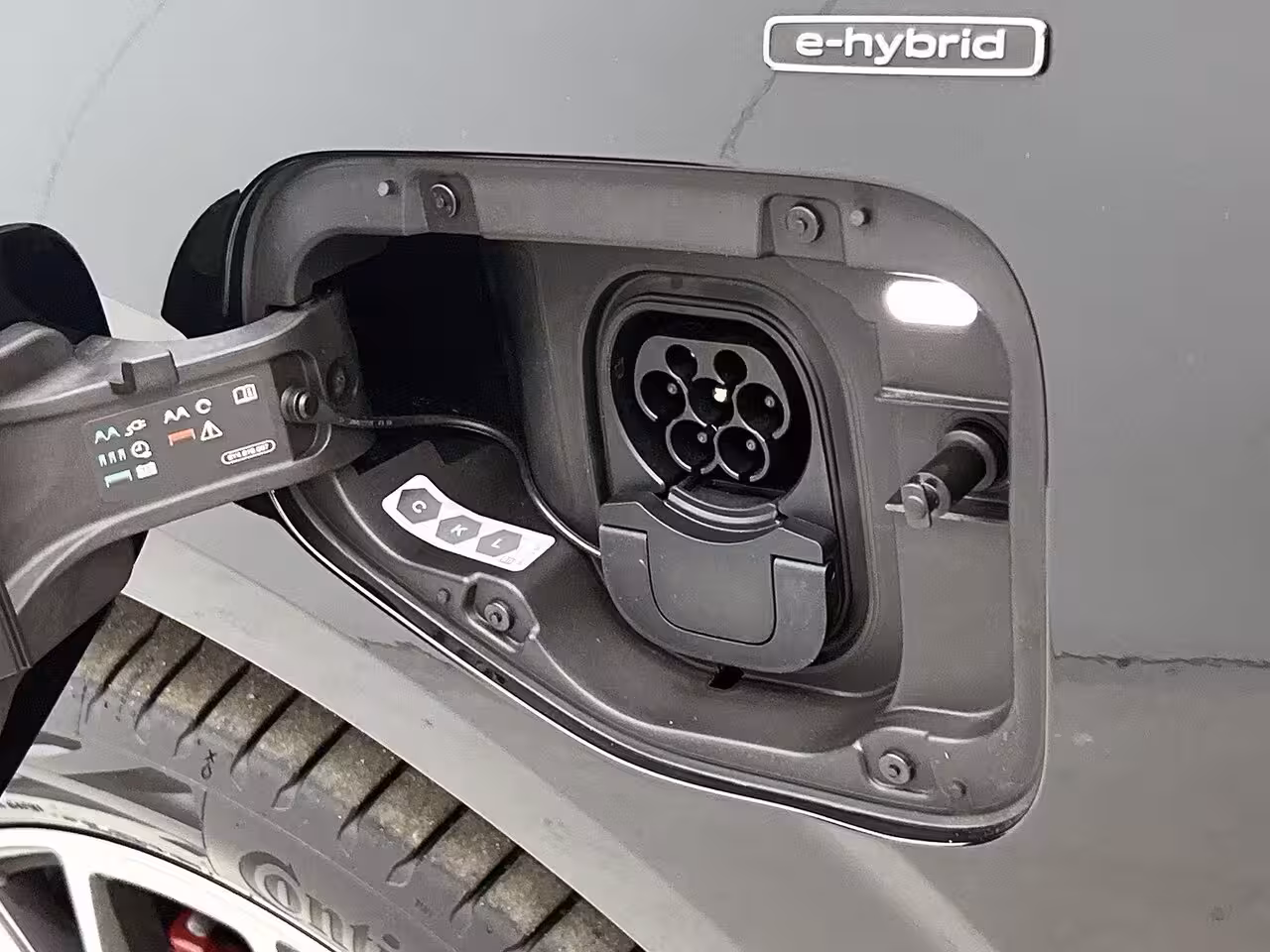 Audi Q3 1.5 e-hybrid S edition Adaptive cruise control l Achteruitrijcamera l Navigatie l Verwarmb