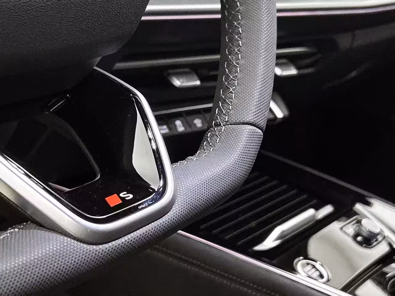 Audi Q3 1.5 e-hybrid S edition Adaptive cruise control l Achteruitrijcamera l Navigatie l Verwarmb