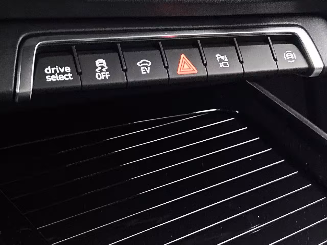 Audi Q3 1.5 e-hybrid S edition Adaptive cruise control l Achteruitrijcamera l Navigatie l Verwarmb