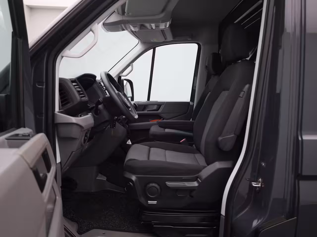 Volkswagen Crafter 2.0 TDI L3H2 140PK | Airco | Navigatie | Achteruitrijcamera | Parkeersensoren Voor + Achte