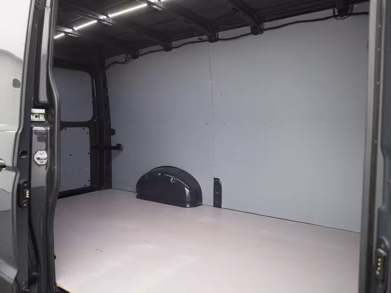 Volkswagen Crafter 2.0 TDI L3H2 140PK | Airco | Navigatie | Achteruitrijcamera | Parkeersensoren Voor + Achte