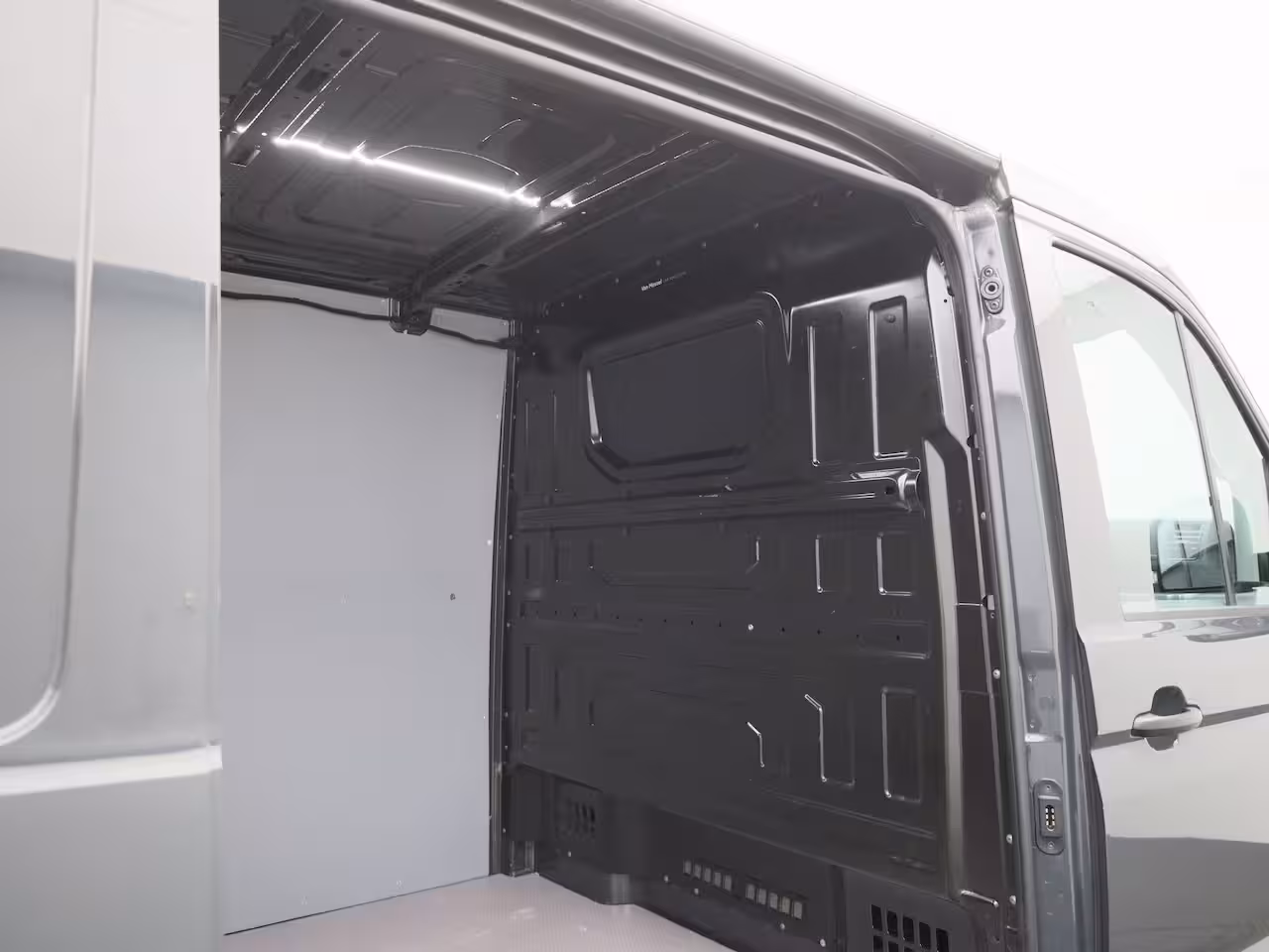 Volkswagen Crafter 2.0 TDI L3H2 140PK | Airco | Navigatie | Achteruitrijcamera | Parkeersensoren Voor + Achte