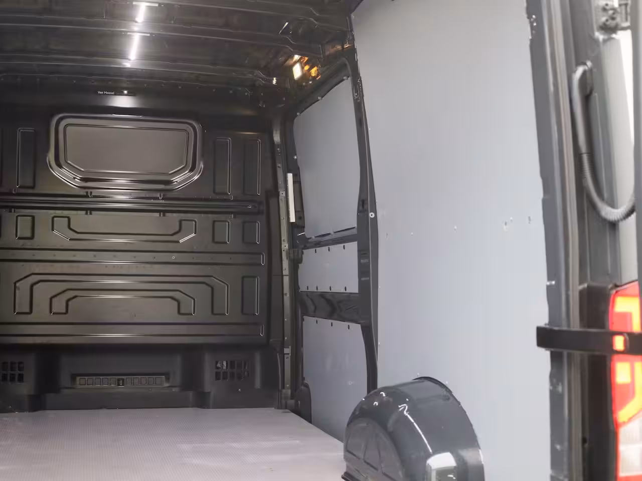 Volkswagen Crafter 2.0 TDI L3H2 140PK | Airco | Navigatie | Achteruitrijcamera | Parkeersensoren Voor + Achte