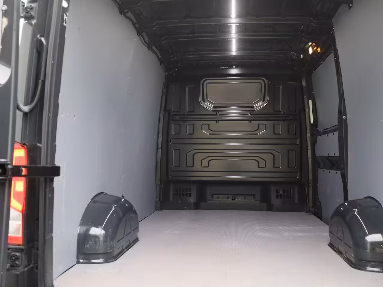 Volkswagen Crafter 2.0 TDI L3H2 140PK | Airco | Navigatie | Achteruitrijcamera | Parkeersensoren Voor + Achte