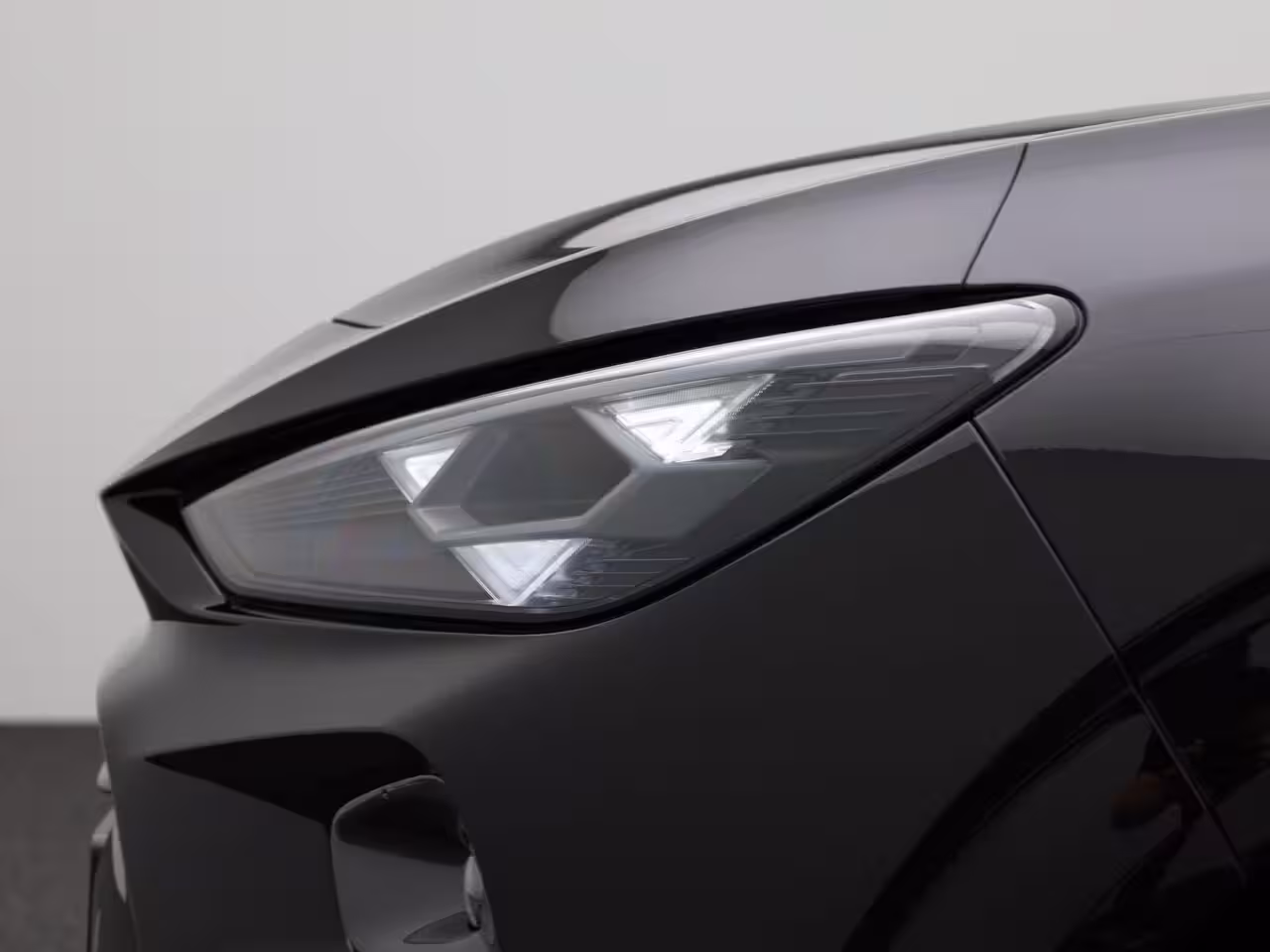 Cupra Terramar 1.5 TSI e-Hybrid Essential 204 PK | PANO SCHUIF-/KANTELDAK | ELEKTR. ACHTERKLEP | STOEL-/S