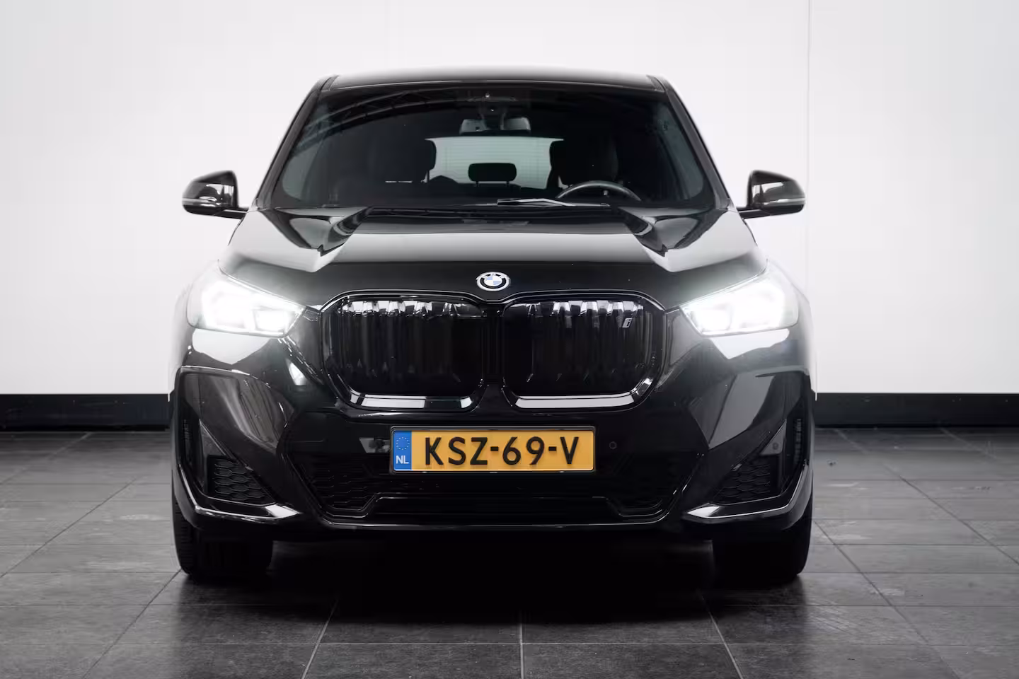 BMW iX1 xDrive30 67 kWh M Sport Edition 313PK | M- Sport | Stoel+Stuurwielverwarming | Camer Achte