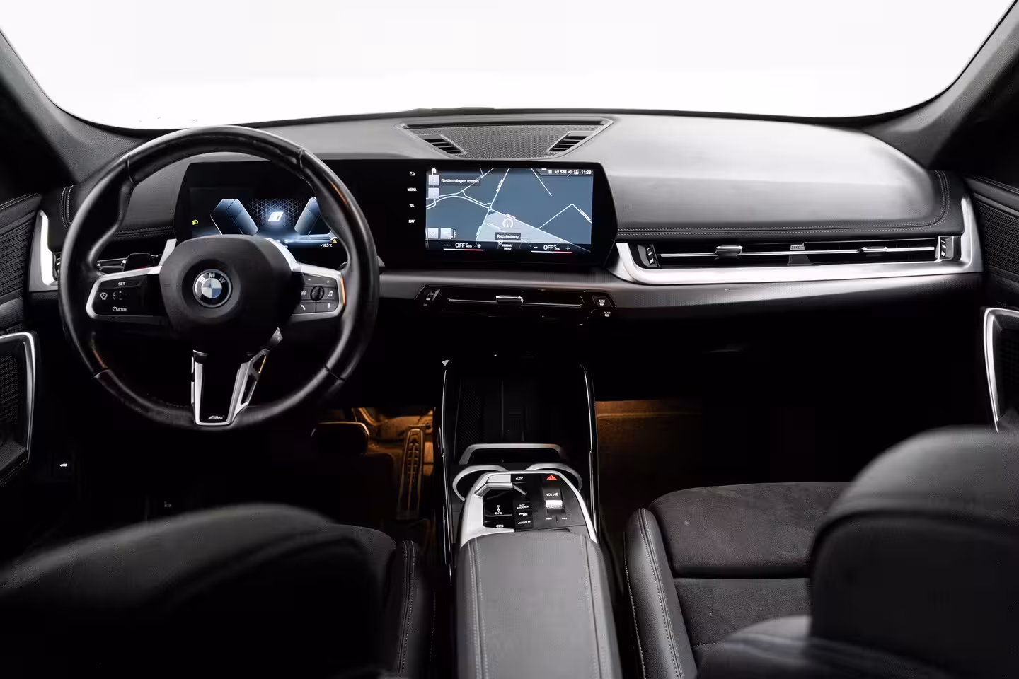 BMW iX1 xDrive30 67 kWh M Sport Edition 313PK | M- Sport | Stoel+Stuurwielverwarming | Camer Achte