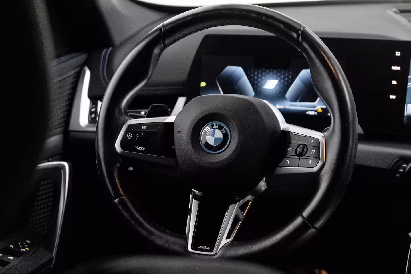 BMW iX1 xDrive30 67 kWh M Sport Edition 313PK | M- Sport | Stoel+Stuurwielverwarming | Camer Achte
