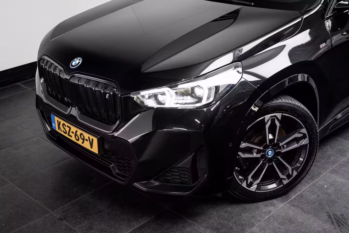 BMW iX1 xDrive30 67 kWh M Sport Edition 313PK | M- Sport | Stoel+Stuurwielverwarming | Camer Achte