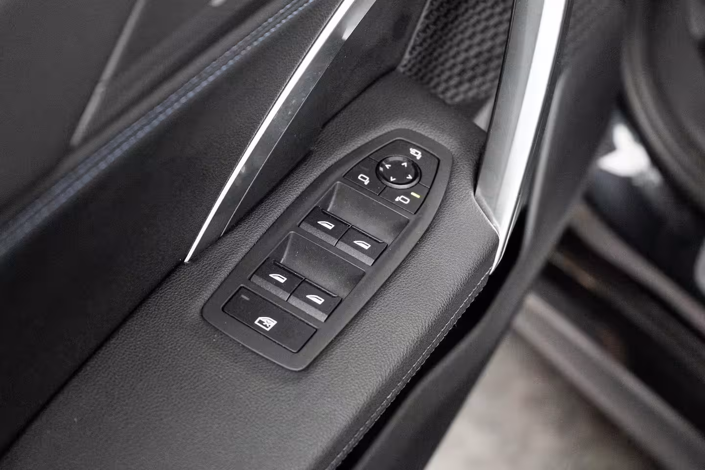 BMW iX1 xDrive30 67 kWh M Sport Edition 313PK | M- Sport | Stoel+Stuurwielverwarming | Camer Achte