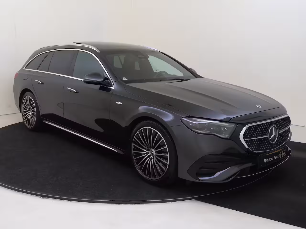 Mercedes-Benz E-klasse Estate 300 e Sport Edition Panoramadak / Superscreen / Memory Seats / 360 Camera / Privacy Glass