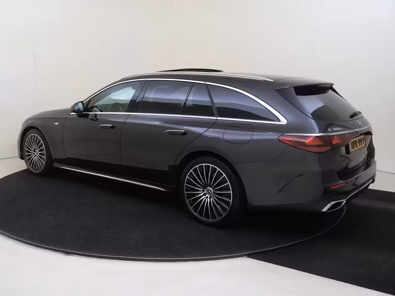 Mercedes-Benz E-klasse Estate 300 e Sport Edition Panoramadak / Superscreen / Memory Seats / 360 Camera / Privacy Glass