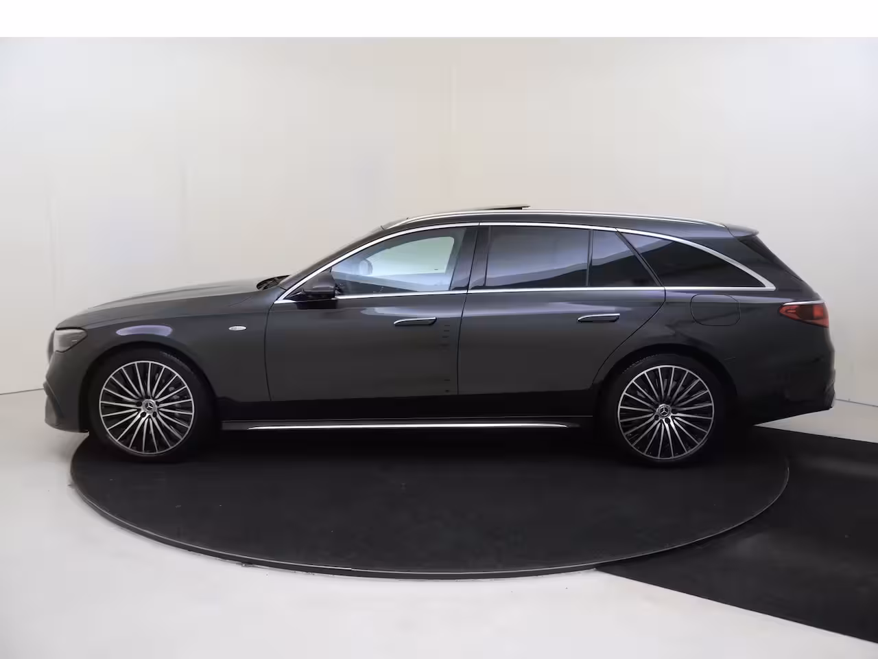 Mercedes-Benz E-klasse Estate 300 e Sport Edition Panoramadak / Superscreen / Memory Seats / 360 Camera / Privacy Glass