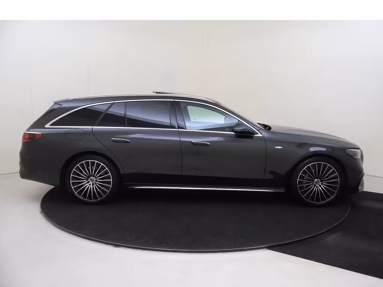 Mercedes-Benz E-klasse Estate 300 e Sport Edition Panoramadak / Superscreen / Memory Seats / 360 Camera / Privacy Glass