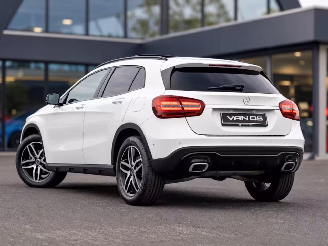Mercedes-Benz GLA-Klasse GLA 180 Urban | Night | Pano | Leer | 360 camera | Stoelverwarming