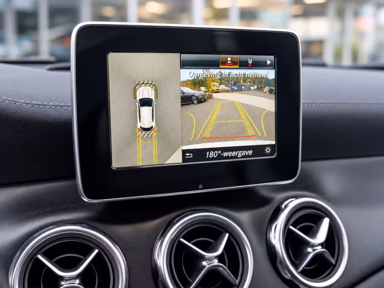 Mercedes-Benz GLA-Klasse GLA 180 Urban | Night | Pano | Leer | 360 camera | Stoelverwarming