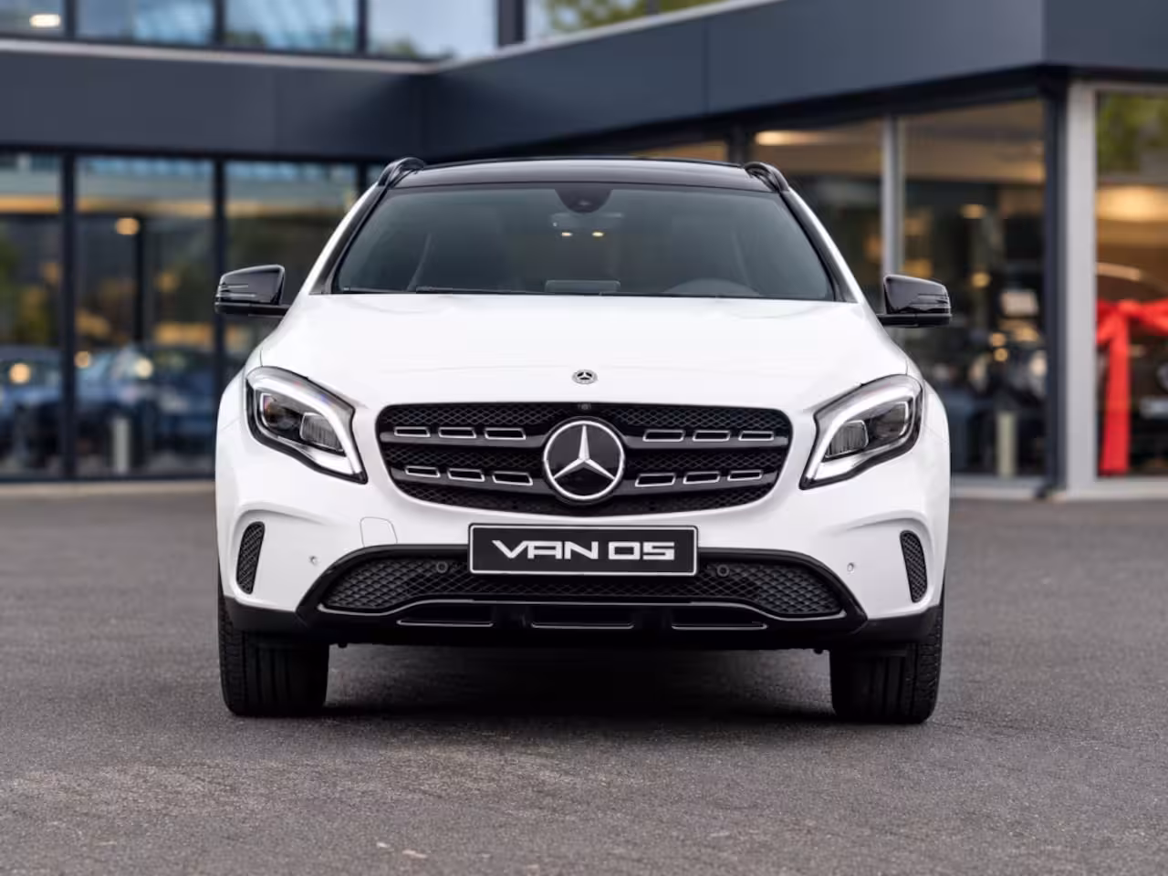 Mercedes-Benz GLA-Klasse GLA 180 Urban | Night | Pano | Leer | 360 camera | Stoelverwarming