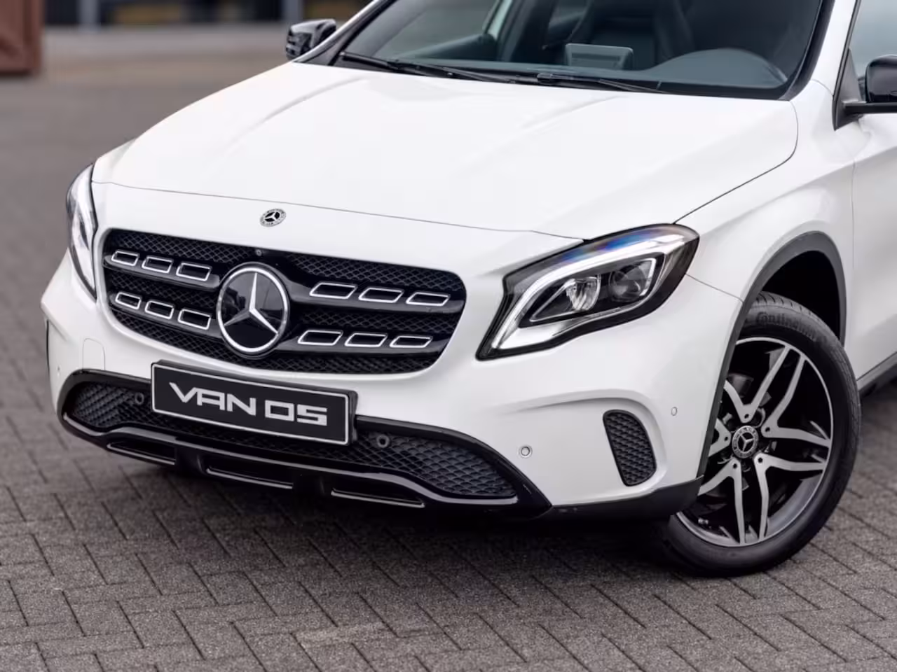 Mercedes-Benz GLA-Klasse GLA 180 Urban | Night | Pano | Leer | 360 camera | Stoelverwarming