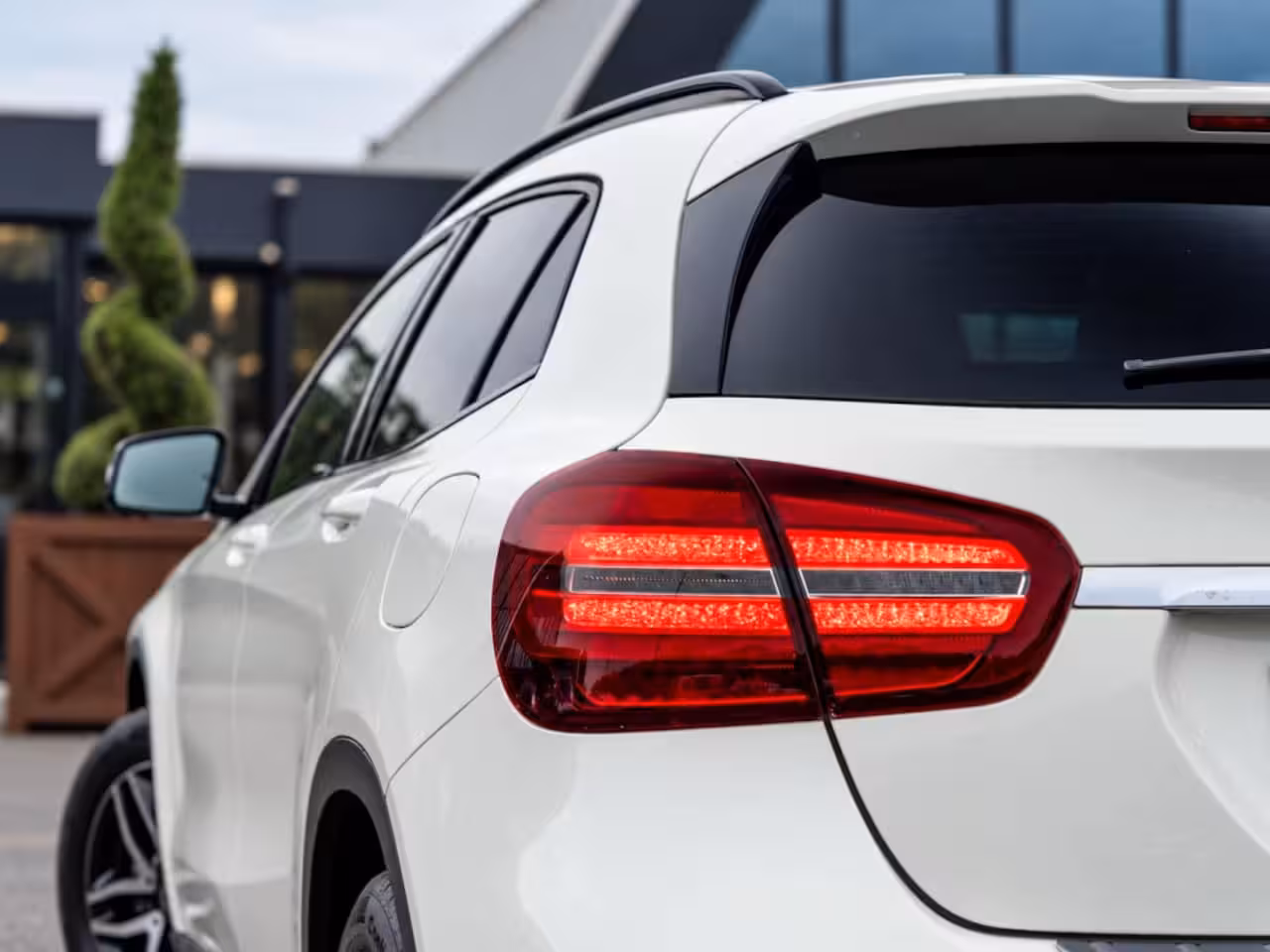 Mercedes-Benz GLA-Klasse GLA 180 Urban | Night | Pano | Leer | 360 camera | Stoelverwarming