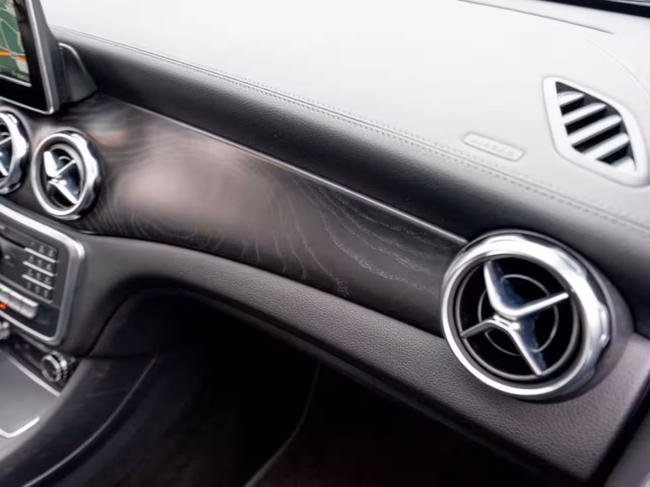 Mercedes-Benz GLA-Klasse GLA 180 Urban | Night | Pano | Leer | 360 camera | Stoelverwarming