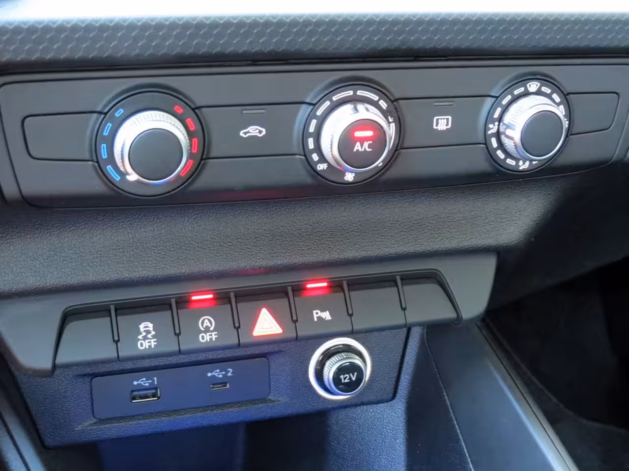 Audi A1 25 TFSI epic | DEALER ONDERHOUDEN | SFEERVERLICHTING | CAMERA | 17 INCH VELGEN | NIEUWE BA
