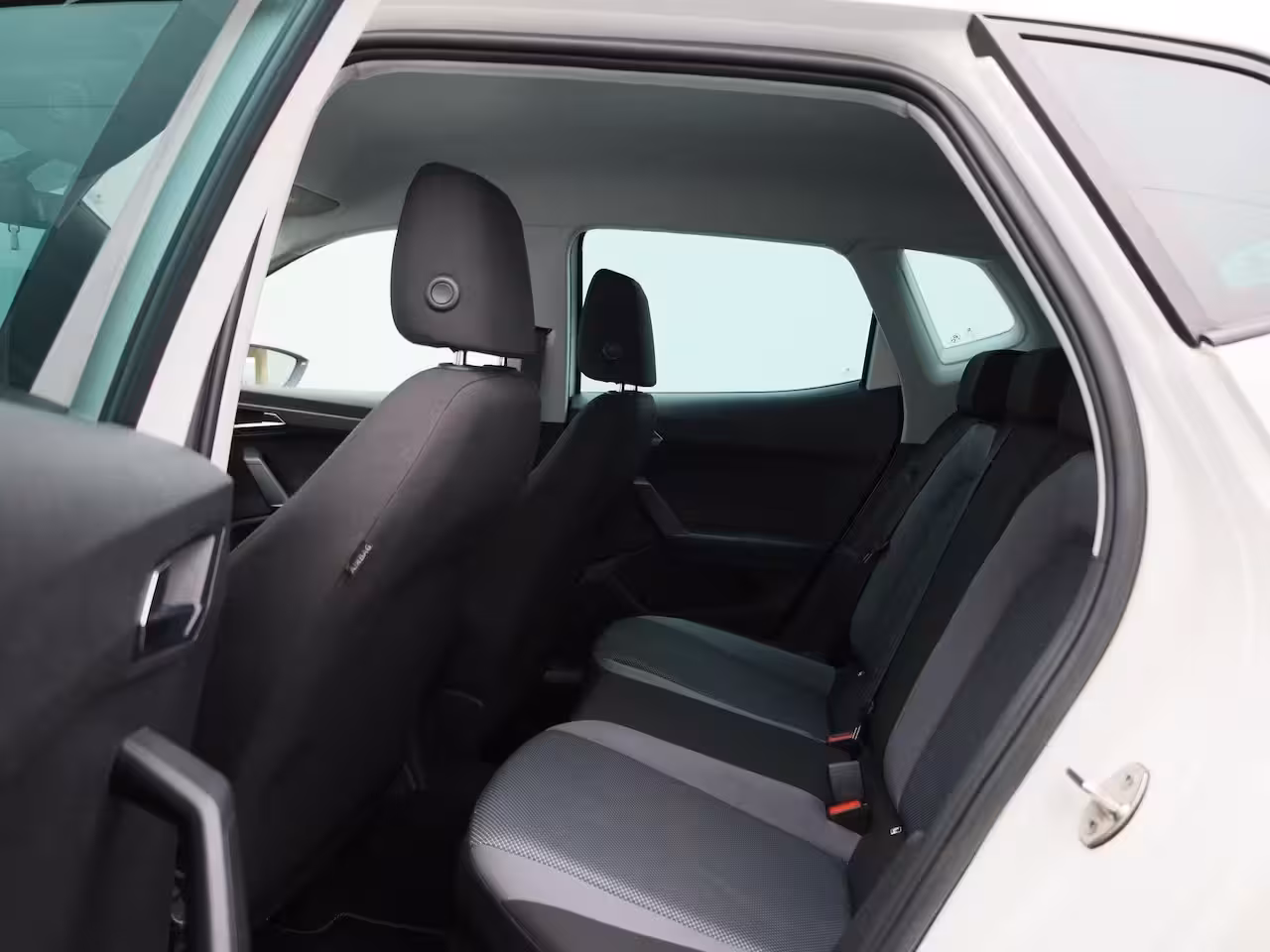 Seat Arona 1.0 TSI Style Busness Intense | NAVIGATIE | ADAPTIVE CRUISE CONTROL | APPLE CARPLAY - ANDR