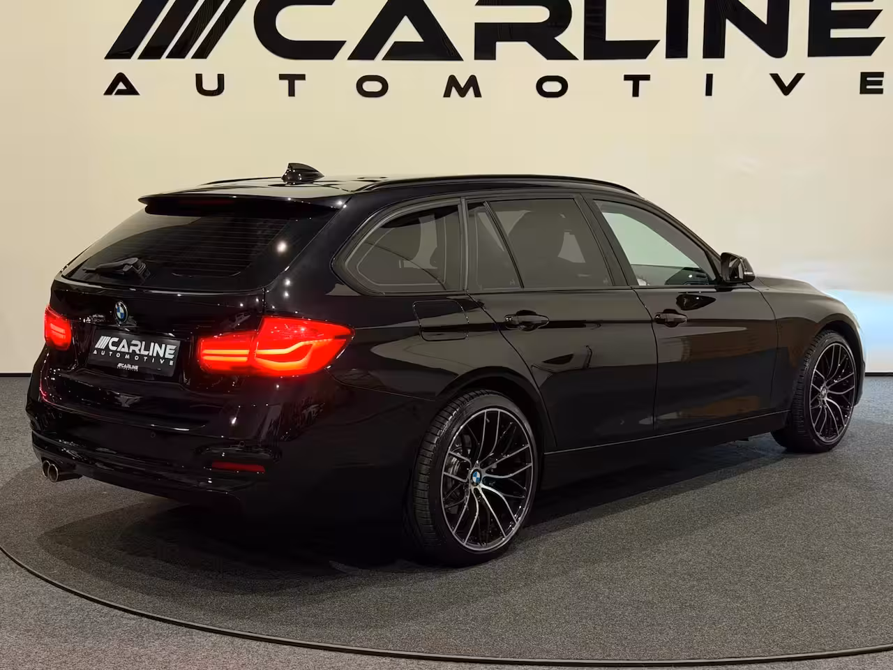 BMW 3-serie Touring 320i xDrive ACC ASSIST COGNACLEDER KEYLESS STOELVER. 19'' inch NAVI NAP GARANTIE APK