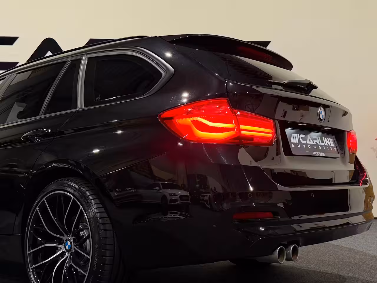BMW 3-serie Touring 320i xDrive ACC ASSIST COGNACLEDER KEYLESS STOELVER. 19'' inch NAVI NAP GARANTIE APK