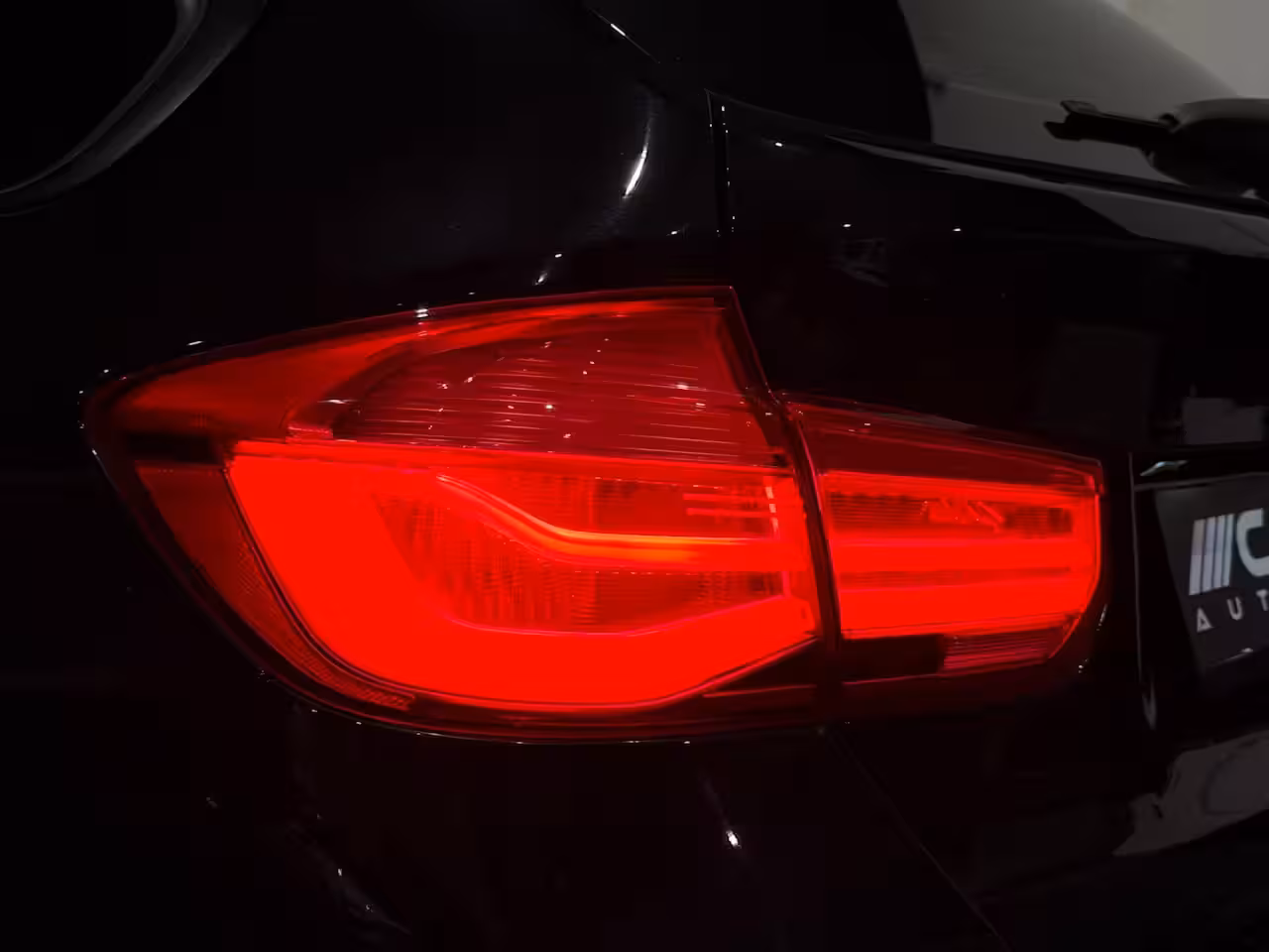 BMW 3-serie Touring 320i xDrive ACC ASSIST COGNACLEDER KEYLESS STOELVER. 19'' inch NAVI NAP GARANTIE APK
