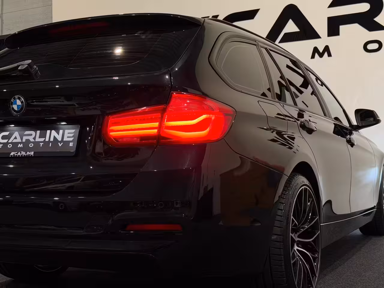 BMW 3-serie Touring 320i xDrive ACC ASSIST COGNACLEDER KEYLESS STOELVER. 19'' inch NAVI NAP GARANTIE APK